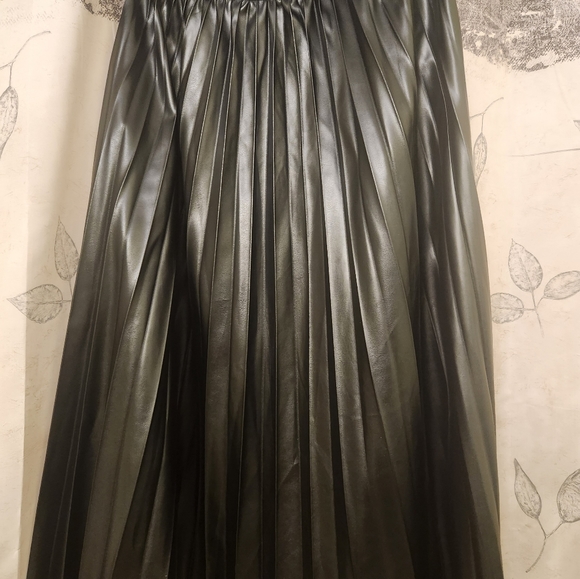 Skirt - Picture 4 of 5